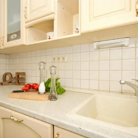 Spacious Three-bedroom With Balconies شقة *