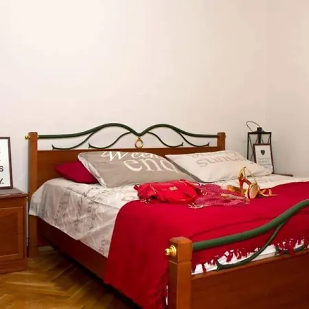 شقة Spacious Three-bedroom With Balconies سبليت