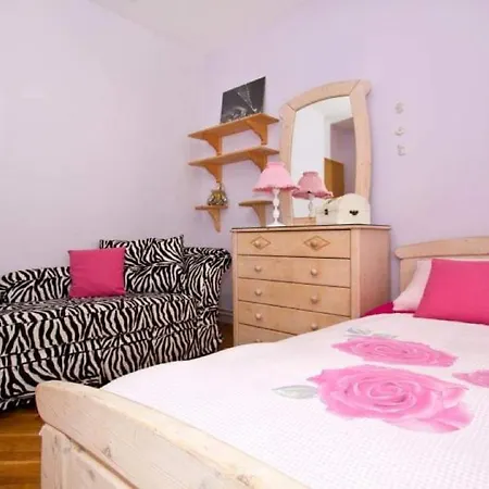 Appartement Spacious Three-bedroom With Balconies