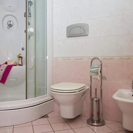 Appartement Spacious Three-bedroom With Balconies